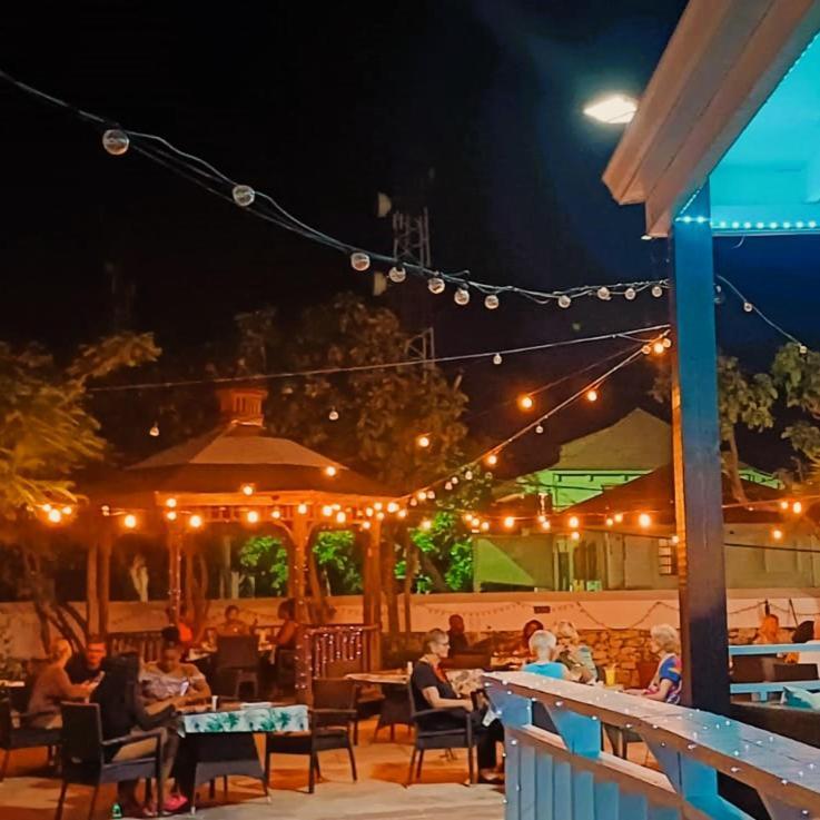 Turks Head Inne Cockburn Town Екстер'єр фото