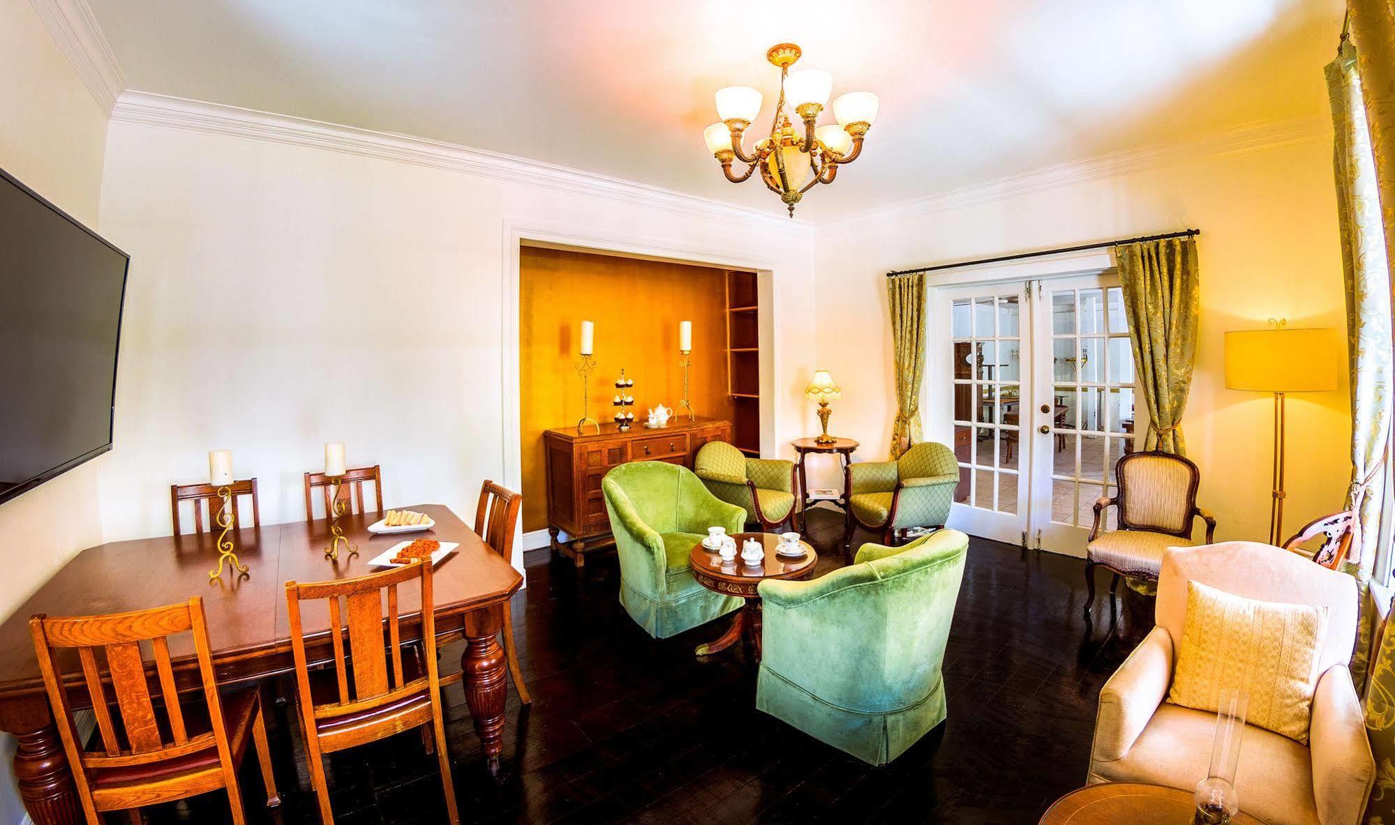 Turks Head Inne Cockburn Town Екстер'єр фото